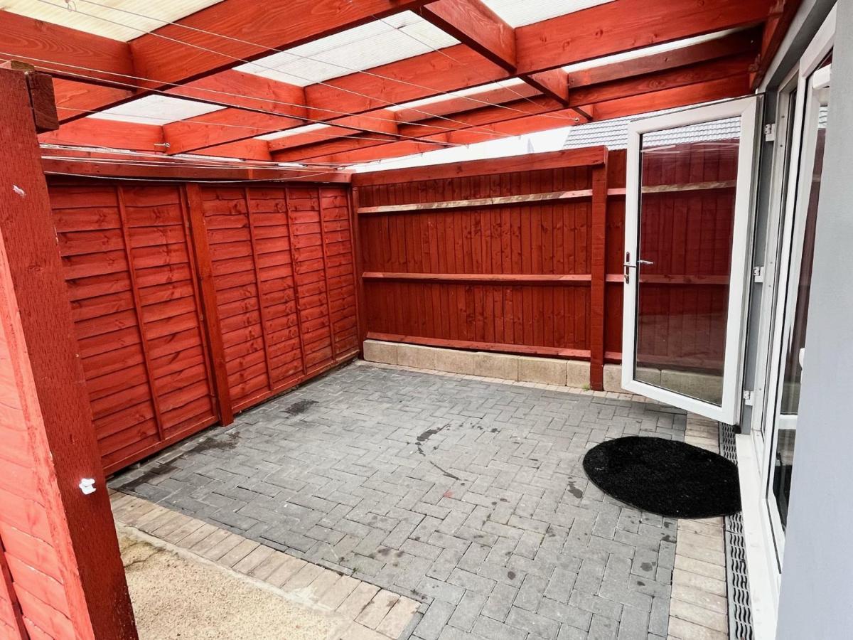 Full Studio Near Heathrow Airport & London Hayes  Exterior photo