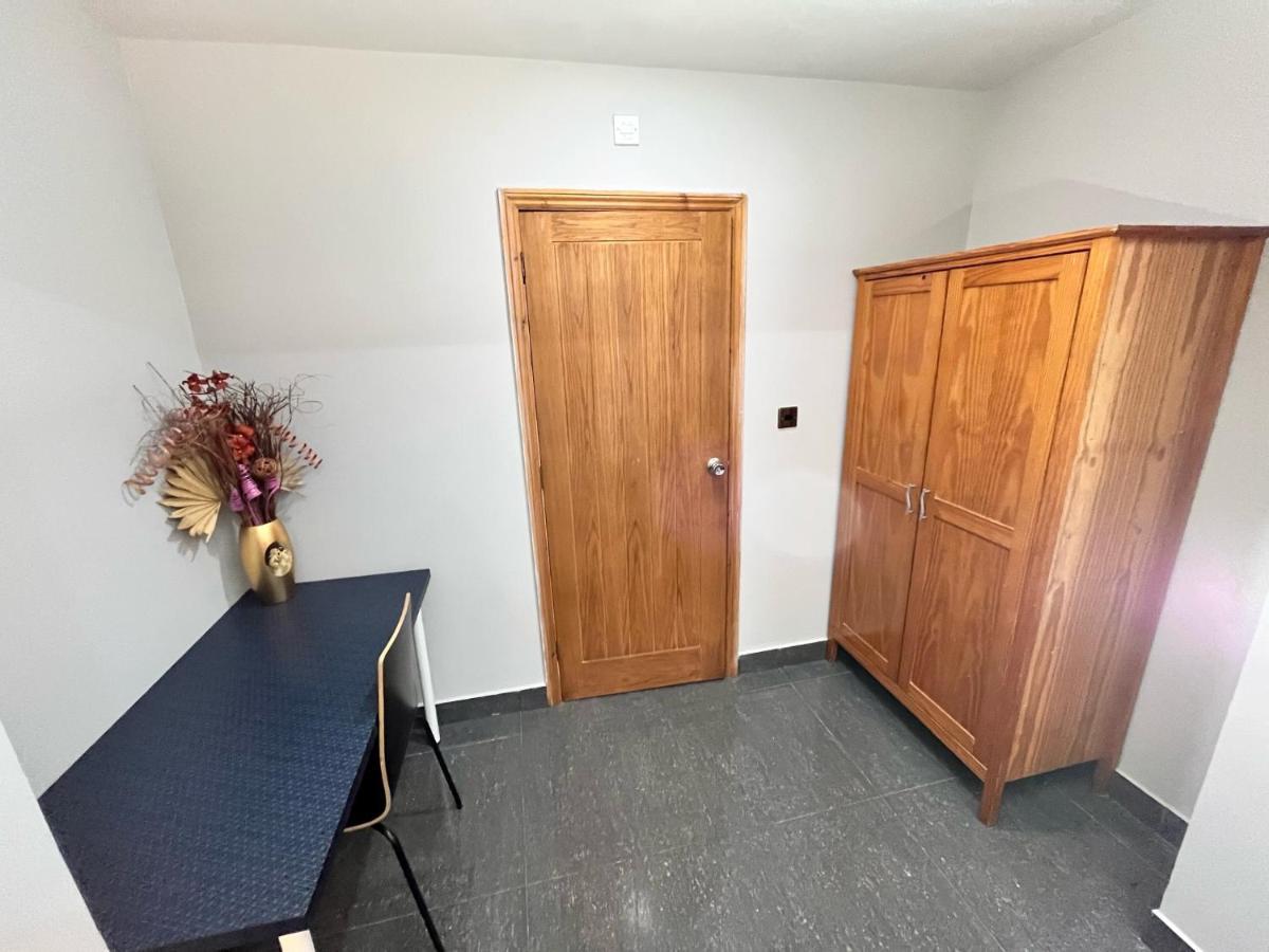 Full Studio Near Heathrow Airport & London Hayes  Exterior photo
