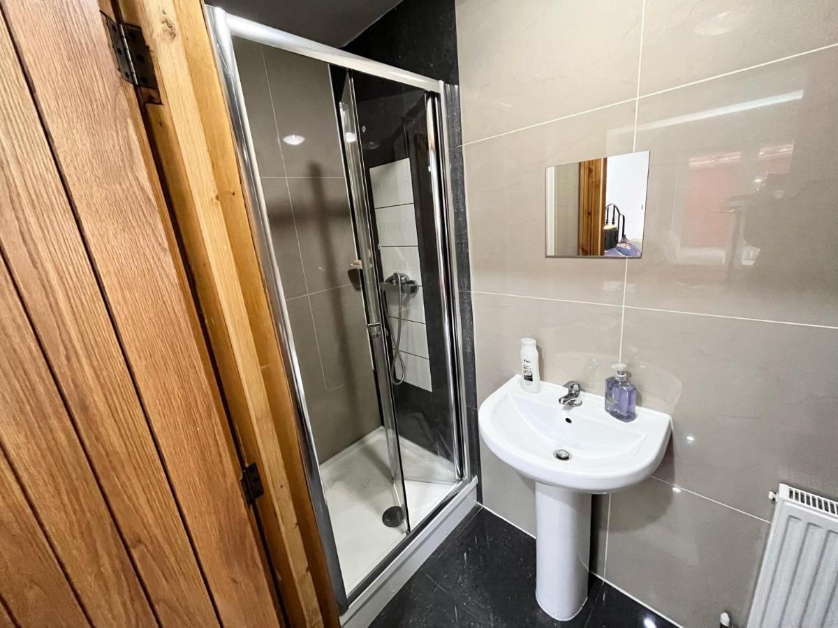 Full Studio Near Heathrow Airport & London Hayes  Exterior photo
